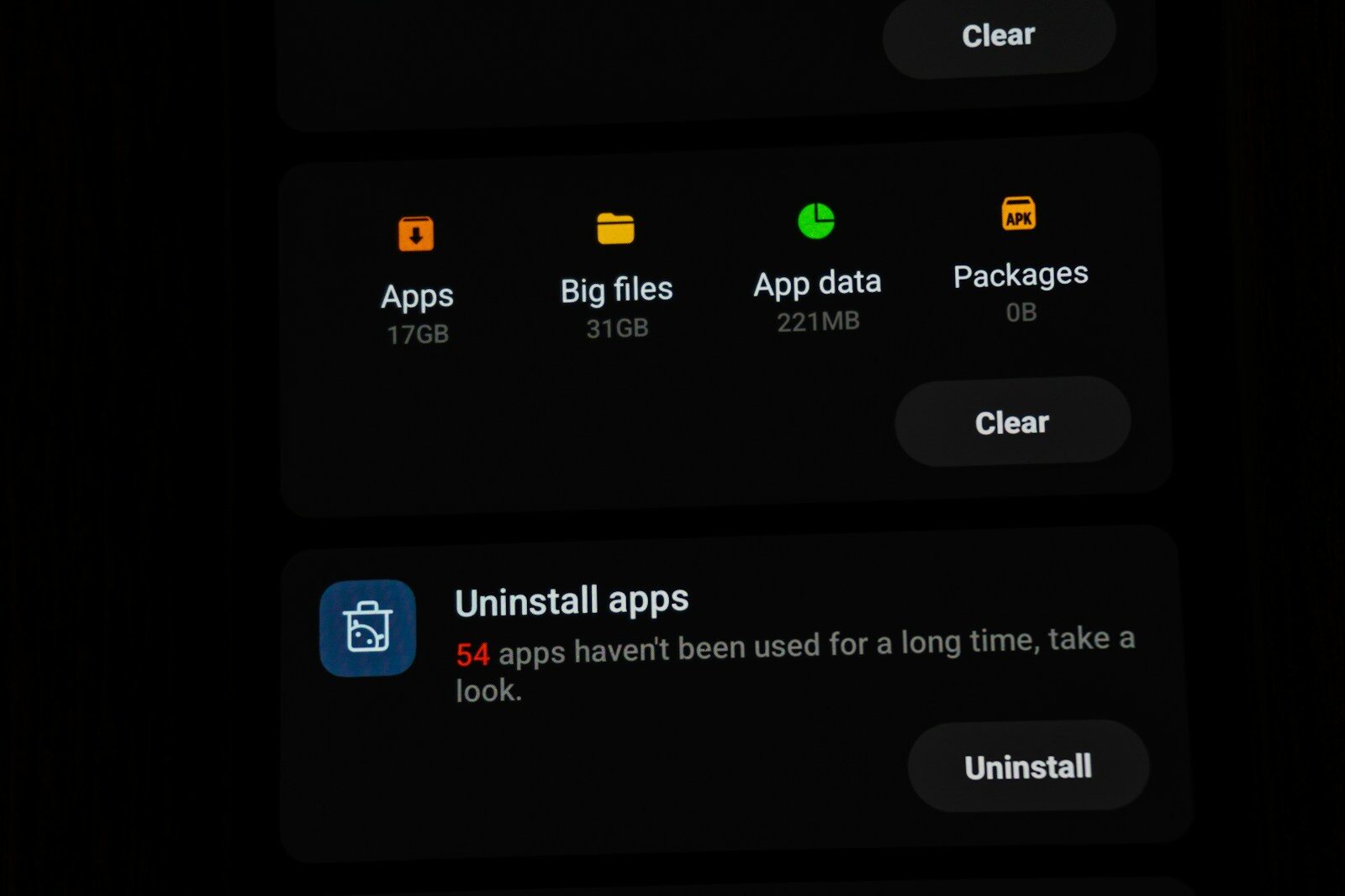 Phone storage management screen showing app data and uninstall options